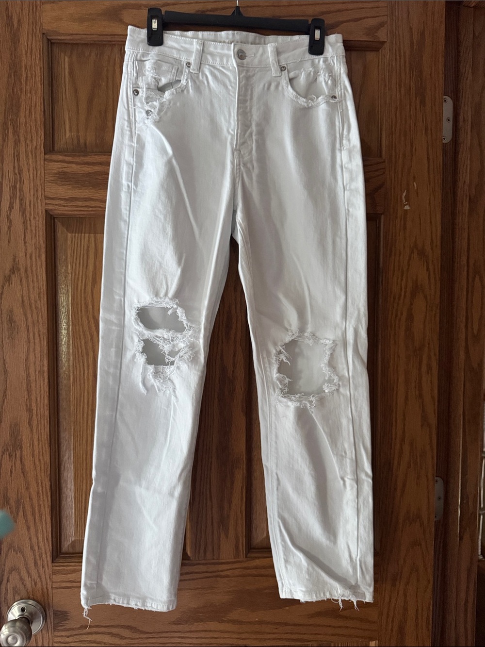 American Eagle Distressed White Ripped Jeans size 8